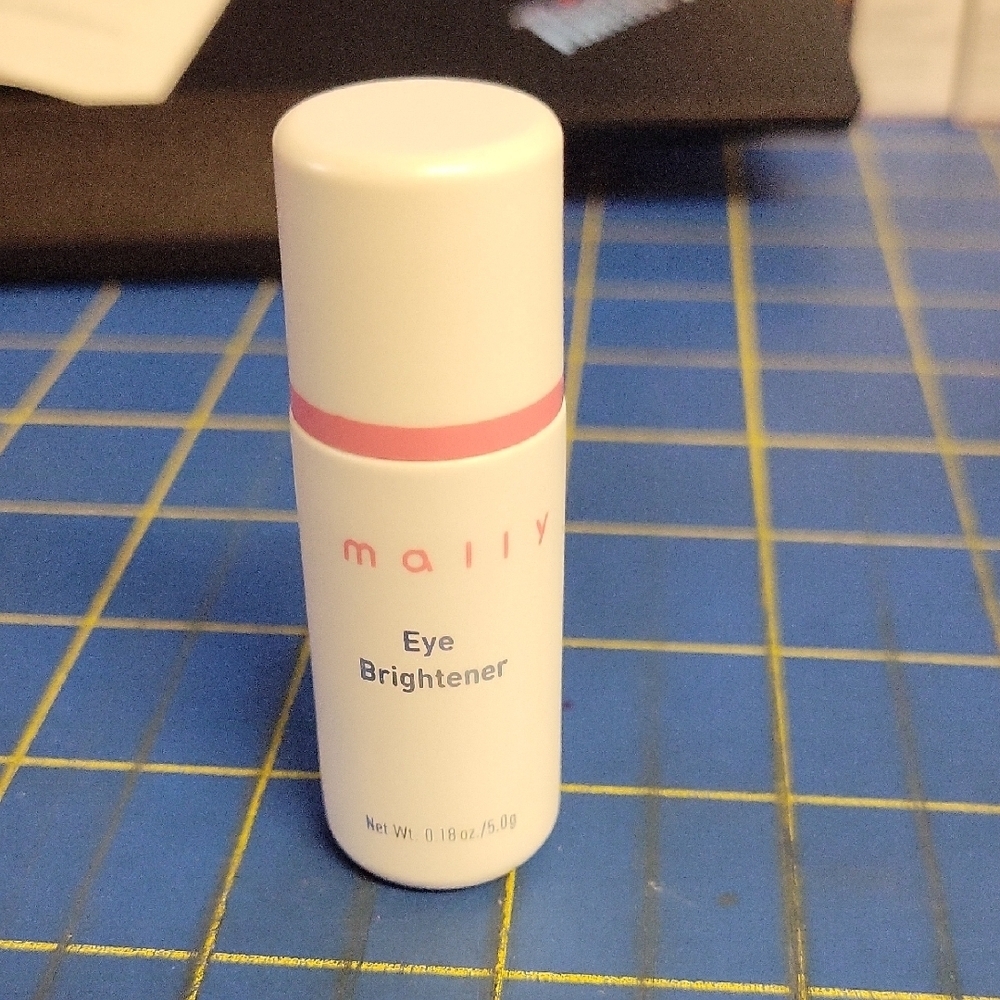 Mally Liquid Eye Brightner 5g New